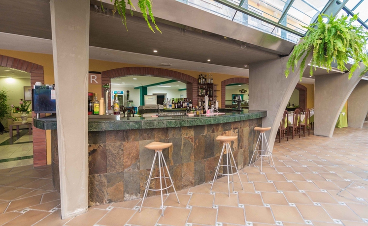 Imagen del bar/restaurante del Apartamentos La Carabela. Foto 6