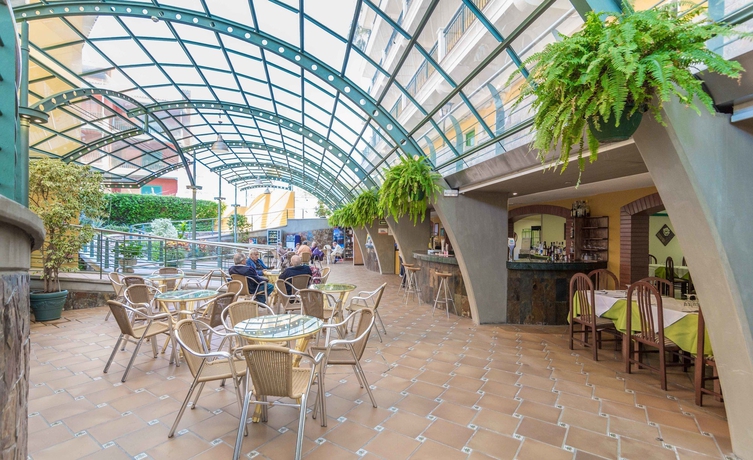 Imagen del bar/restaurante del Apartamentos La Carabela. Foto 8