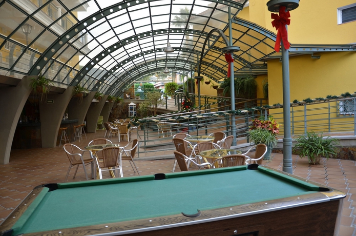 Imagen del bar/restaurante del Apartamentos La Carabela. Foto 10