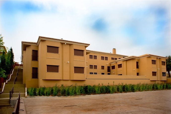 Imagen de los exteriores del Apartamentos La Castilleja. Foto 9