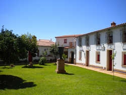 Imagen de los exteriores del Apartamentos La Estancia Villa Rosillo. Foto 8