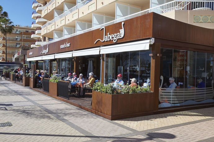 Imagen del bar/restaurante del Apartamentos La Jabega. Foto 3