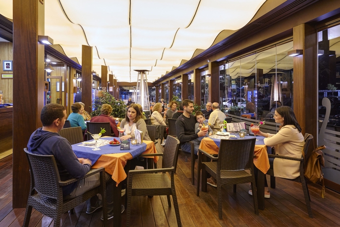 Imagen del bar/restaurante del Apartamentos La Jabega. Foto 4