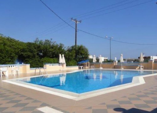 Imagen de la piscina del Apartamentos La Luna, Stalida. Foto 13