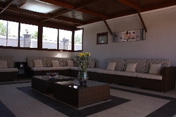 Imagen de la piscina del Apartamentos La Mirage Swingers. Foto 8