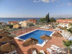 Imagen de la piscina del Apartamentos La Mojonera. Foto 5