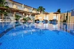 Imagen de la piscina del Apartamentos La Mojonera, Isla Plana. Foto 6