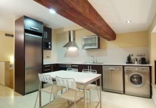 Imagen de la habitación del Apartamentos La Muralla, Barrio G&oacute;tico. Foto 2