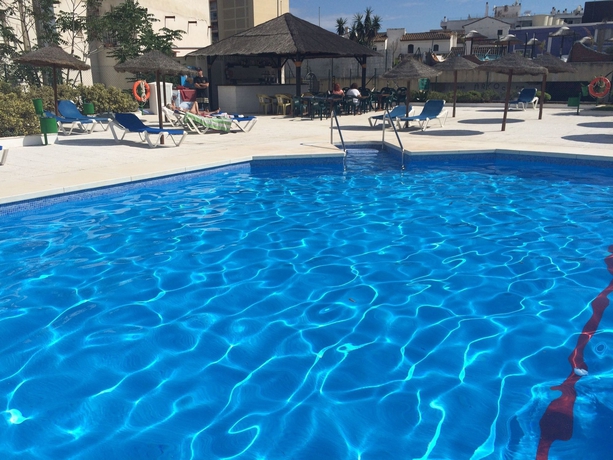 Imagen de la piscina del Apartamentos La Nogalera. Foto 12