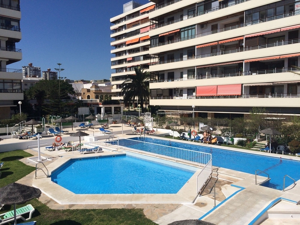 Imagen de la piscina del Apartamentos La Nogalera. Foto 15
