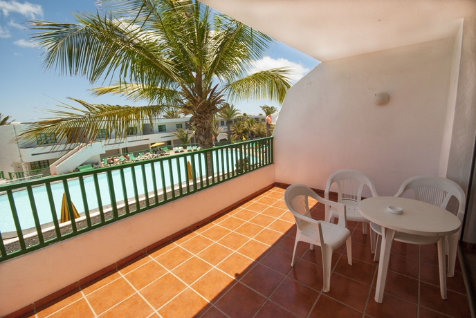 Imagen de los exteriores del Apartamentos La Peñita. Foto 8