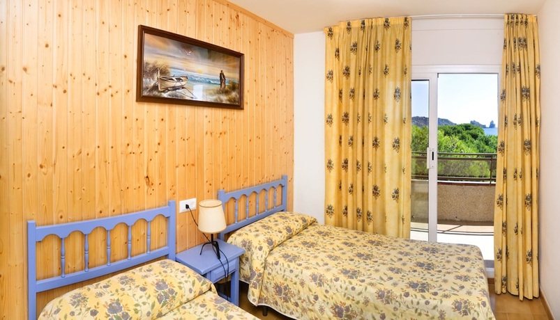 Imagen de la habitación del Apartamentos La Pineda. Foto 2