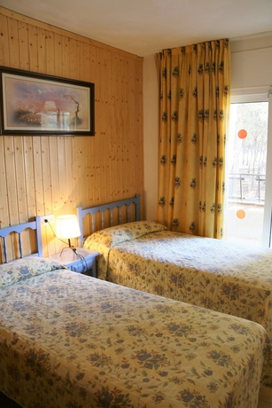 Imagen de la habitación del Apartamentos La Pineda. Foto 3