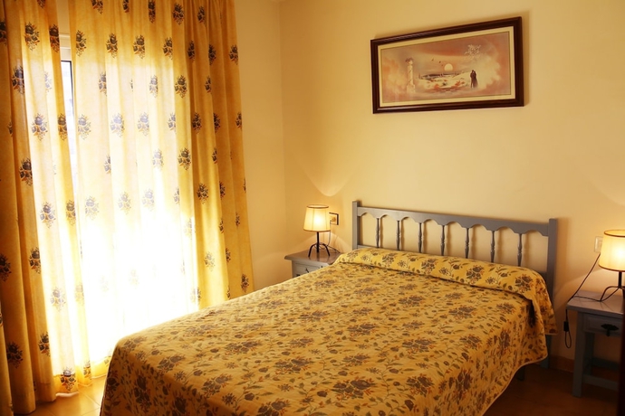 Imagen de la habitación del Apartamentos La Pineda. Foto 5