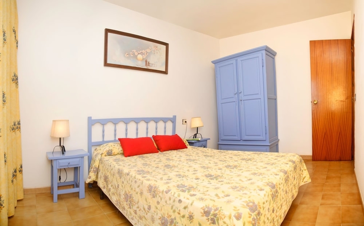 Imagen de la habitación del Apartamentos La Pineda. Foto 6