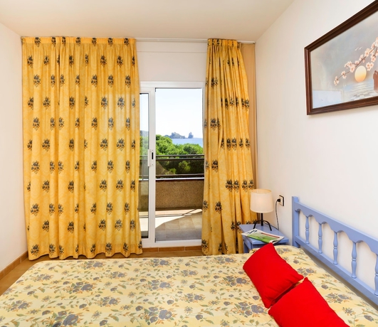 Imagen de la habitación del Apartamentos La Pineda. Foto 7