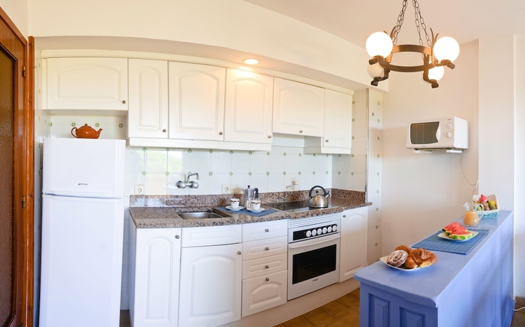 Imagen de la habitación del Apartamentos La Pineda. Foto 11