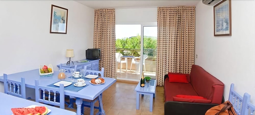 Imagen de la habitación del Apartamentos La Pineda. Foto 13