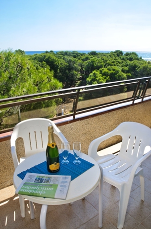 Imagen de la habitación del Apartamentos La Pineda. Foto 15