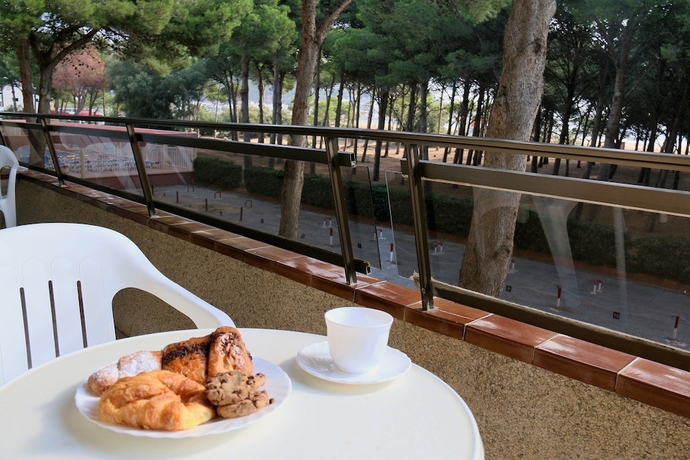 Imagen de la habitación del Apartamentos La Pineda. Foto 16