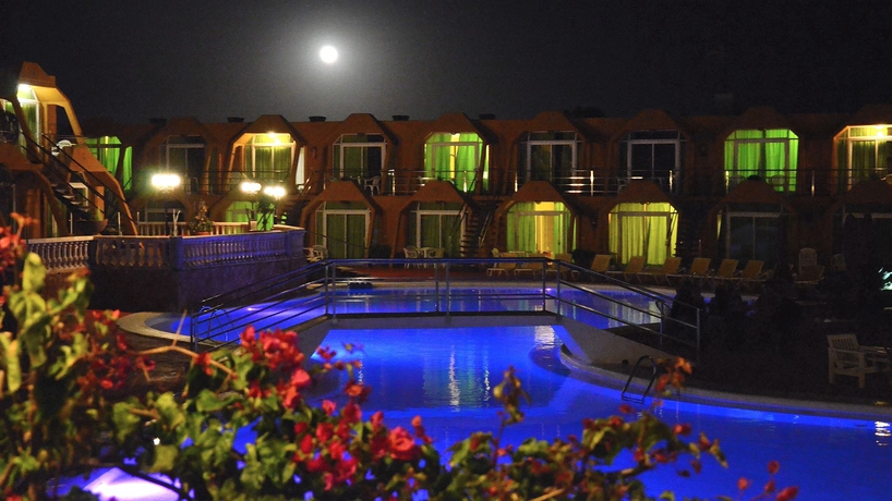 Imagen de la piscina del Apartamentos La Piramide, Costa de Antigua. Foto 14