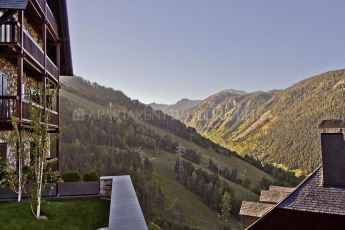 Imagen de los exteriores del Apartamentos La Pleta Y Nin Cota 1700. Foto 11