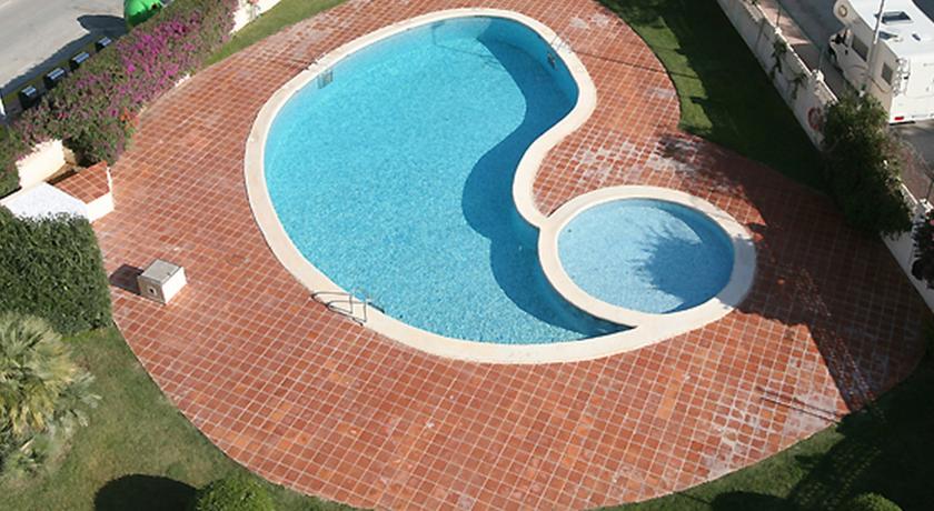 Imagen general del Apartamentos La Reina. Foto 4