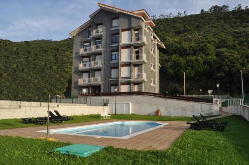 Imagen de la piscina del Apartamentos La Reserva Classic. Foto 8