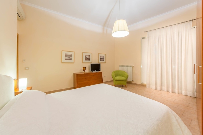 Imagen de la habitación del Apartamentos La Residenza, N&aacute;poles. Foto 5