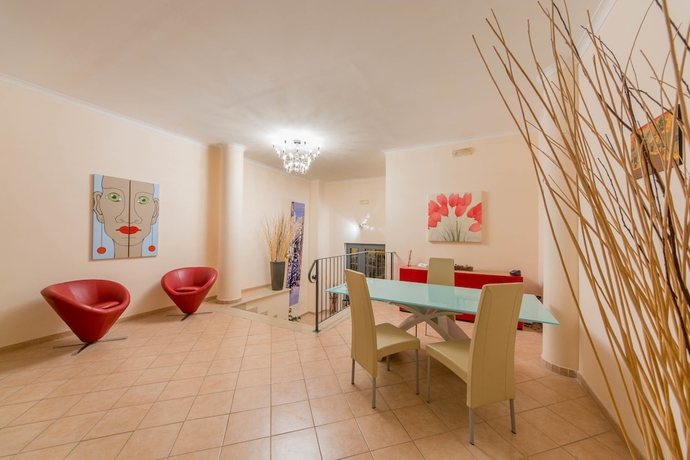 Imagen de los interiores del Apartamentos La Residenza, N&aacute;poles. Foto 18