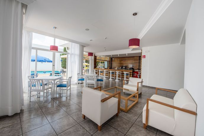 Imagen del bar/restaurante del Apartamentos La Santa Maria, Cala Millor. Foto 4