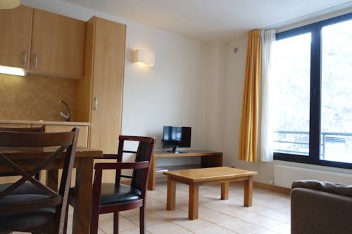 Imagen de la habitación del Apartamentos La Serrera. Foto 4