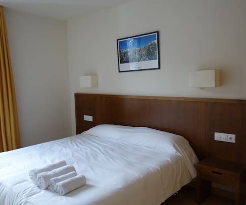 Imagen de la habitación del Apartamentos La Serrera. Foto 7