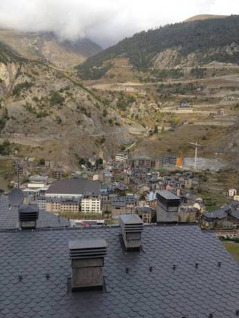 Imagen de la habitación del Apartamentos La Serrera. Foto 29