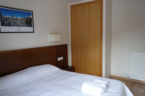 Imagen de la habitación del Apartamentos La Serrera. Foto 32