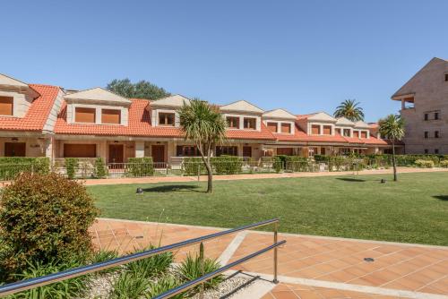 Imagen de la habitación del Apartamentos La Toja, La Toja. Foto 4