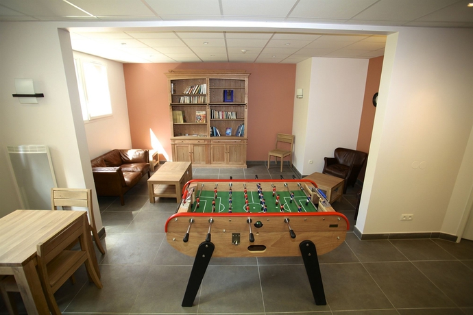 Imagen de los interiores del Apartamentos L'a&eacute;ronat. Foto 9