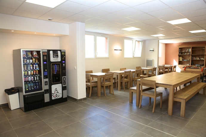 Imagen de los interiores del Apartamentos L'a&eacute;ronat. Foto 10