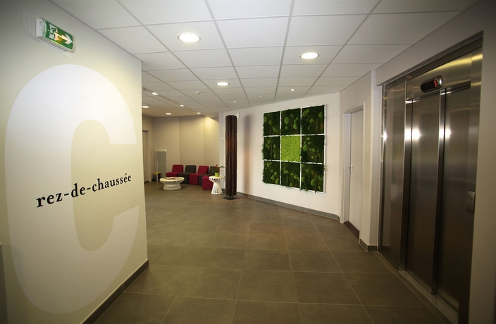 Imagen de los interiores del Apartamentos L'a&eacute;ronat. Foto 11