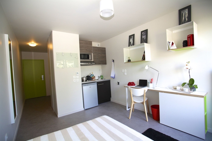 Imagen de los interiores del Apartamentos L'a&eacute;ronat. Foto 12