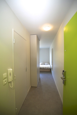 Imagen de los interiores del Apartamentos L'a&eacute;ronat. Foto 13