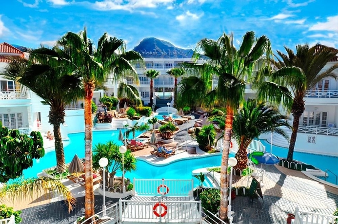 Imagen de la piscina del Apartamentos Lagos de Fañabe. Foto 9