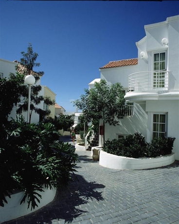 Imagen de los exteriores del Apartamentos Lagos de Fañabe. Foto 5