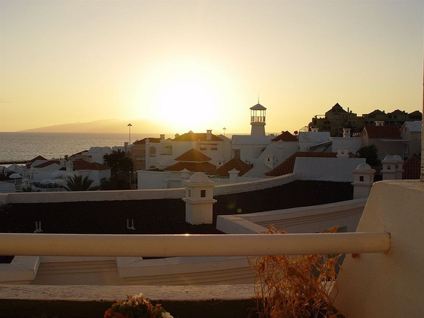 Imagen de los exteriores del Apartamentos Lagos de Fañabe. Foto 7