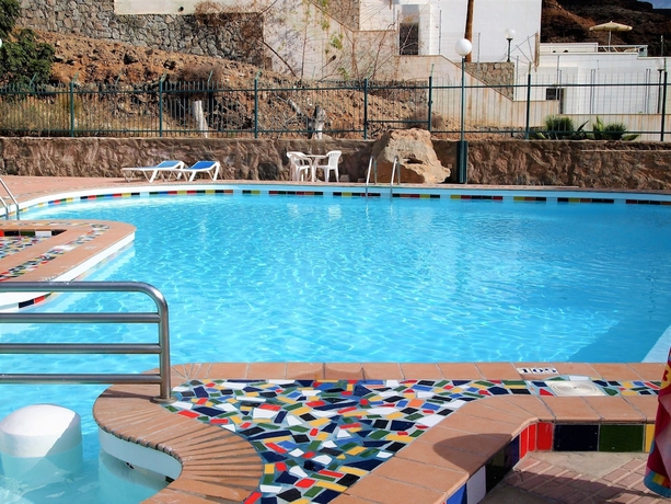 Imagen de la piscina del Apartamentos Laguna Apartments. Foto 11