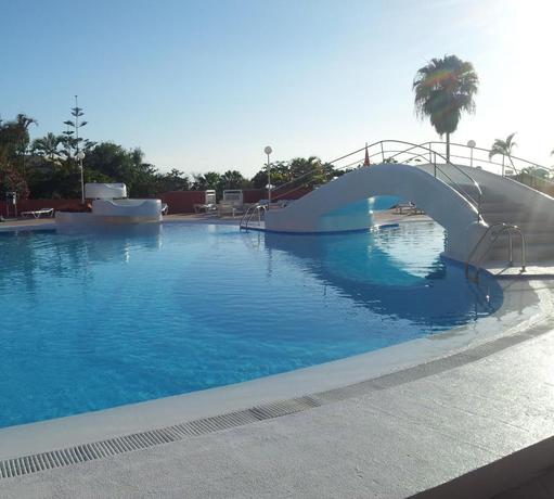 Imagen de la piscina del Apartamentos Laguna Park 2. Foto 19