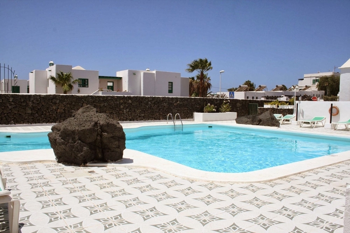 Imagen de la piscina del Apartamentos Las Acacias, Puerto del Carmen. Foto 12