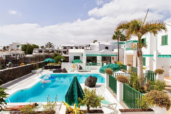 Imagen de la piscina del Apartamentos Las Acacias, Puerto del Carmen. Foto 13