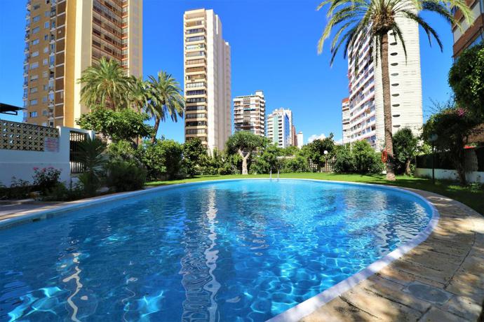 Imagen de la piscina del Apartamentos Las Arenas 1-C. Foto 11