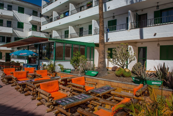 Imagen de los exteriores del Apartamentos Las Faluas. Foto 8